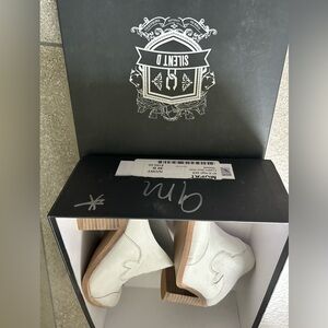 Silent D brand shoes